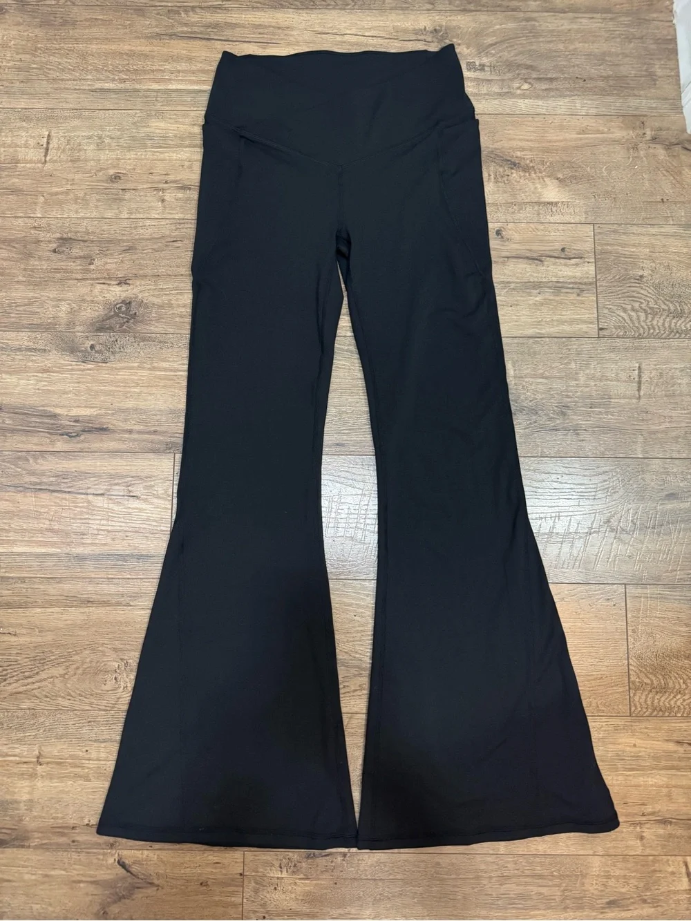 *NWT Fabletics Oasis PureLux High-Waisted Crossover Flare Black Leggings - Picture 3 of 12